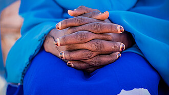 Spenden gegen Genitalverstümmelung. Mädchen aus Somalia, die FGM erlebt hat.